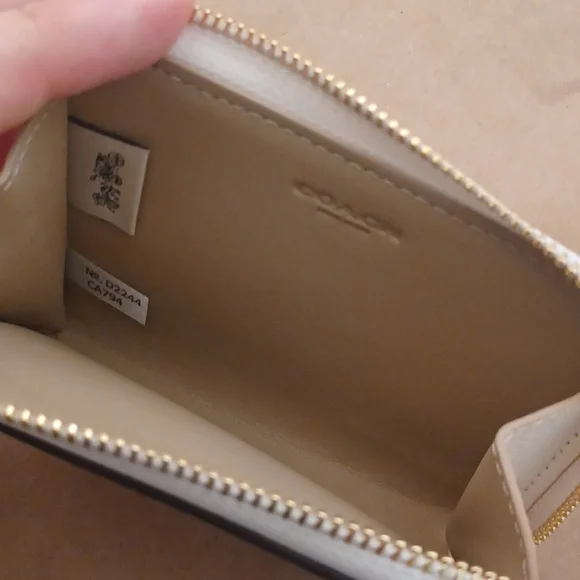 NWT COACH L Zip Card Case Wallet With Stripe Heart Print - Picture 5 of 7